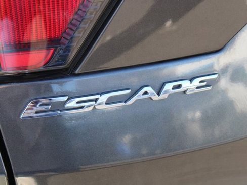 Used 2018 Ford Escape S image 10