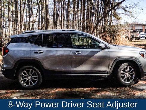 Used 2024 GMC Terrain SLT image 9