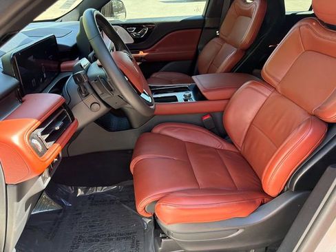 New 2025 Lincoln Aviator Reserve w/ Luxury Package RWD image 10