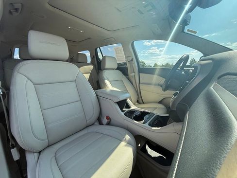 Used 2021 GMC Acadia Denali w/ Denali Technology Package FWD image 31