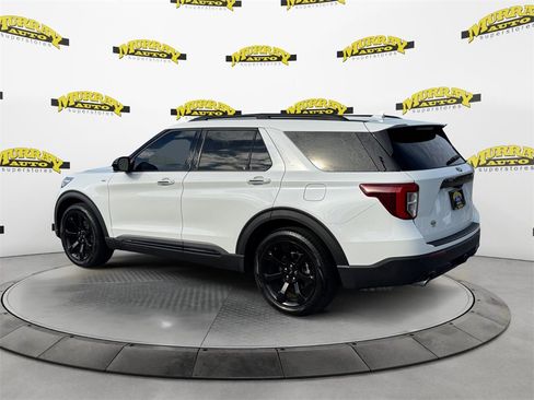 Used 2023 Ford Explorer ST-Line w/ Class IV Trailer Tow Package image 3