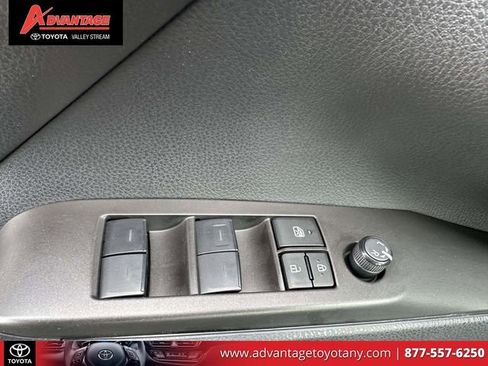 Used 2023 Toyota Camry SE image 21