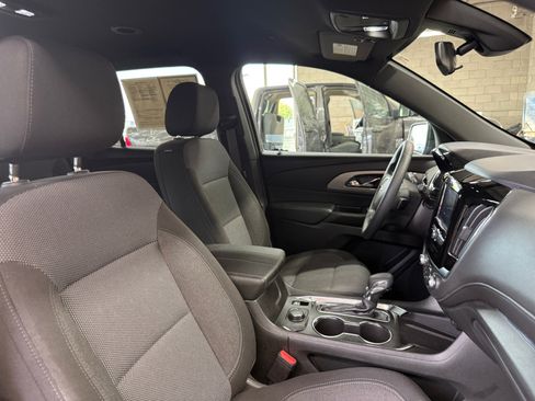 Used 2023 Chevrolet Traverse LT FWD image 30