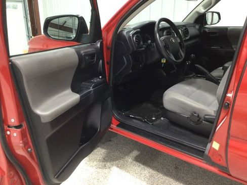 Used 2017 Toyota Tacoma SR image 9