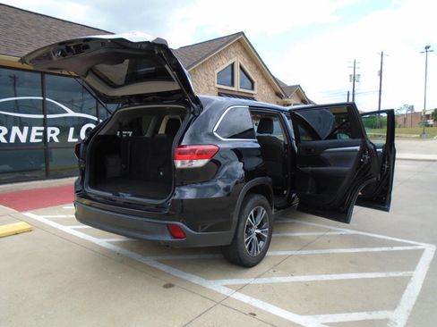Used 2019 Toyota Highlander LE image 24
