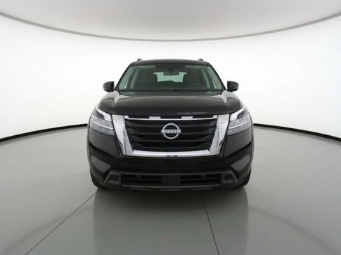 Used 2025 Nissan Pathfinder SV image 2
