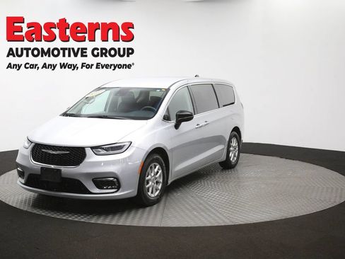 Used 2024 Chrysler Pacifica Touring-L FWD image 54