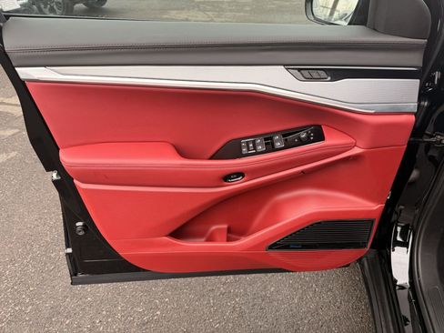 Used 2025 Jeep Wagoneer S Launch Edition image 10