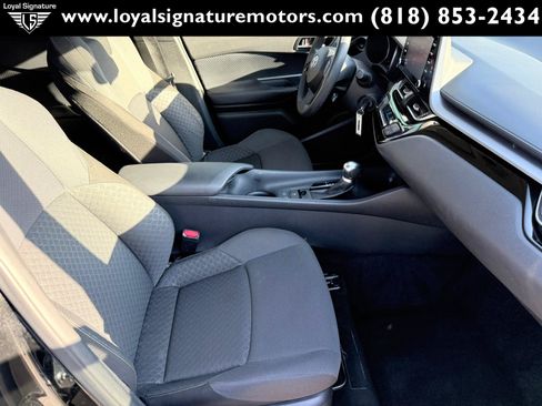 Used 2020 Toyota C-HR LE FWD image 27