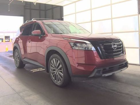 Used 2024 Nissan Pathfinder SL w/ SL Premium Package FWD image 2