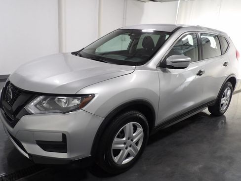 Used 2017 Nissan Rogue S AWD/4WD image 3