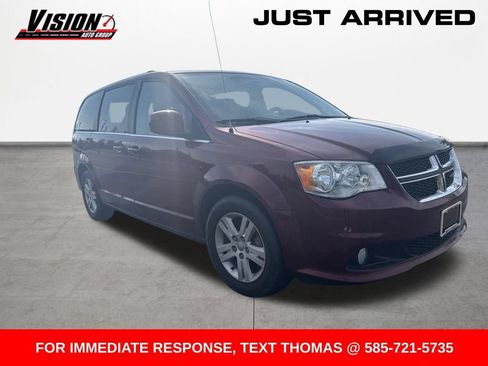 Used 2018 Dodge Grand Caravan SXT FWD image 3