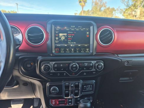 Used 2022 Jeep Gladiator Rubicon w/ Cold Weather Group image 14