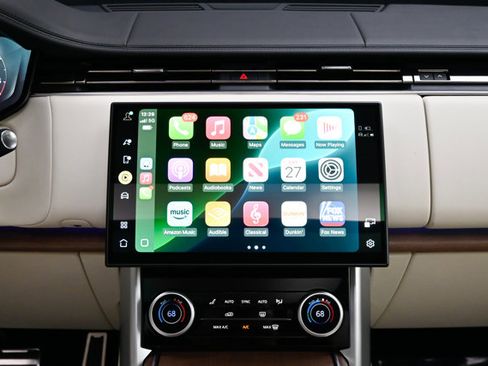 Used 2023 Land Rover Range Rover SE image 8