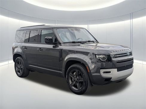 Used 2021 Land Rover Defender 110 SE image 4