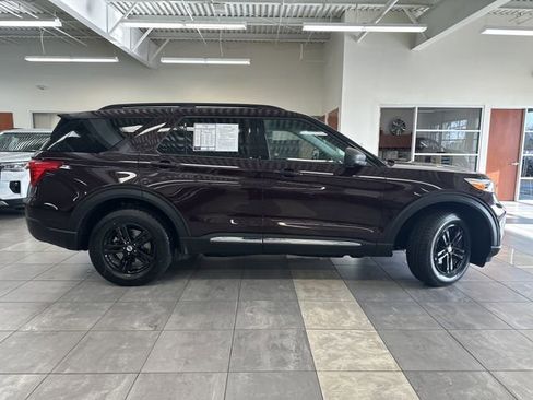 Used 2023 Ford Explorer XLT w/ Equipment Group 202A AWD/4WD image 12
