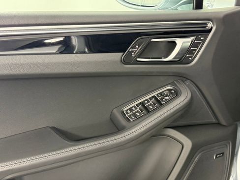 Certified 2026 Porsche Macan AWD/4WD image 28