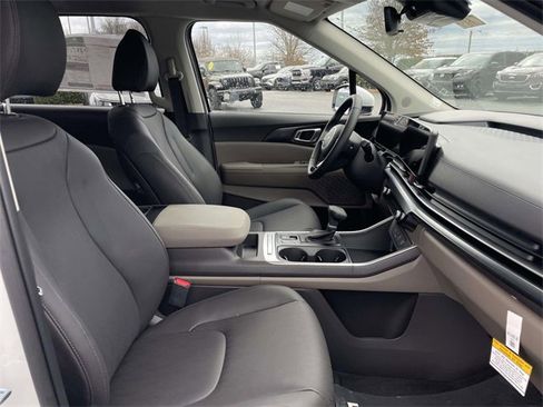 New 2026 Kia Carnival LXS image 19