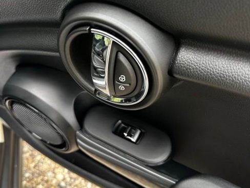 Used 2018 MINI Cooper 2-Door Hardtop FWD image 16