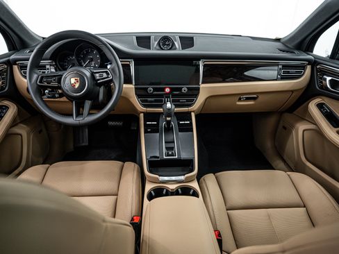 Certified 2026 Porsche Macan image 13