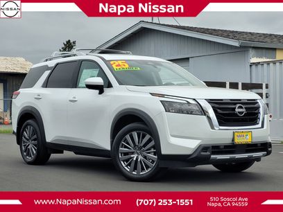 New 2025 Nissan Pathfinder SL w/ SL Premium Package