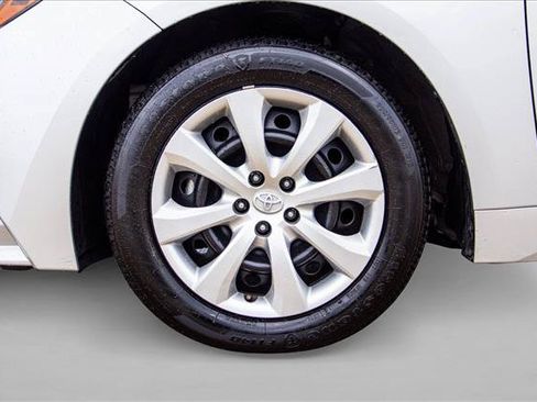 Used 2025 Toyota Corolla LE FWD image 9