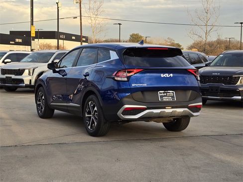 Used 2023 Kia Sportage EX image 3