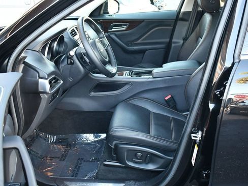Used 2018 Jaguar F-PACE Prestige image 15