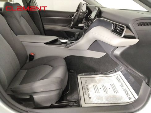 Used 2022 Toyota Camry LE FWD image 32