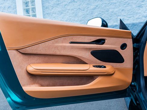 Used 2025 Aston Martin V8 Vantage image 21