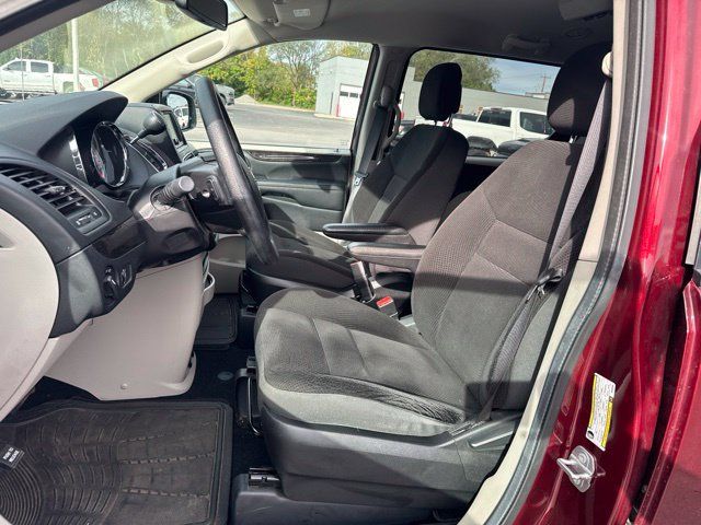Used 2019 Dodge Grand Caravan SE w/ UConnect Hands-Free Group FWD image 13