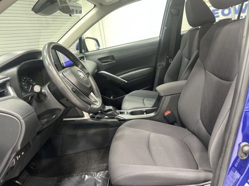 Used 2024 Toyota Corolla Cross LE w/ Moonroof Package AWD/4WD image 11