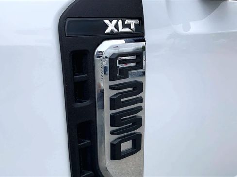 Used 2025 Ford F250 XLT AWD/4WD image 32