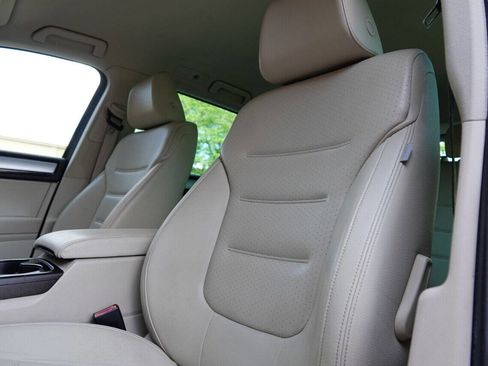 Used 2012 Volkswagen Touareg Sport AWD/4WD image 28