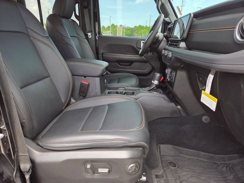 Used 2026 Jeep Gladiator Sport AWD/4WD image 14