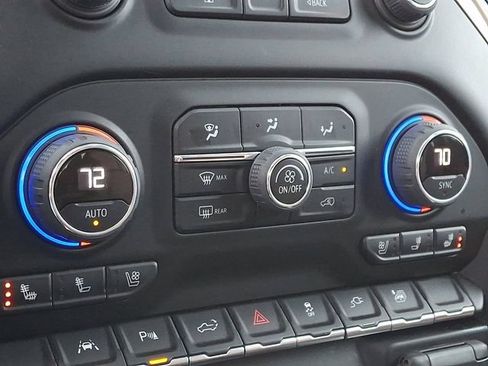 Used 2022 Chevrolet Silverado 1500 High Country w/ Technology Package image 18