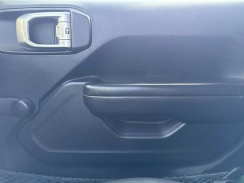 Used 2018 Jeep Wrangler Sport image 16