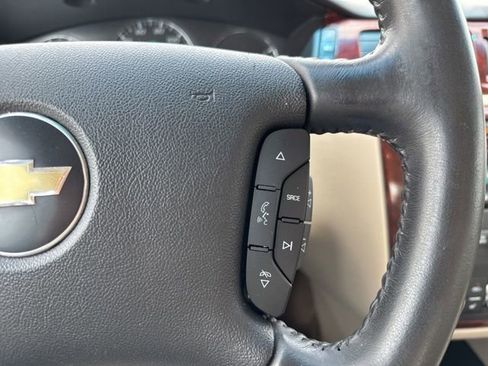 Used 2009 Chevrolet Impala LT w/ Luxury Edition Package FWD image 16