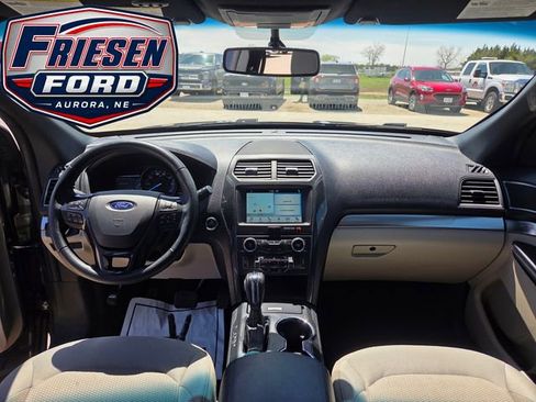 Used 2018 Ford Explorer XLT w/ Equipment Group 201A AWD/4WD image 18
