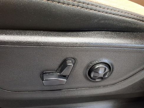 Used 2019 RAM 1500 4x4 Crew Cab Classic Big Horn image 19