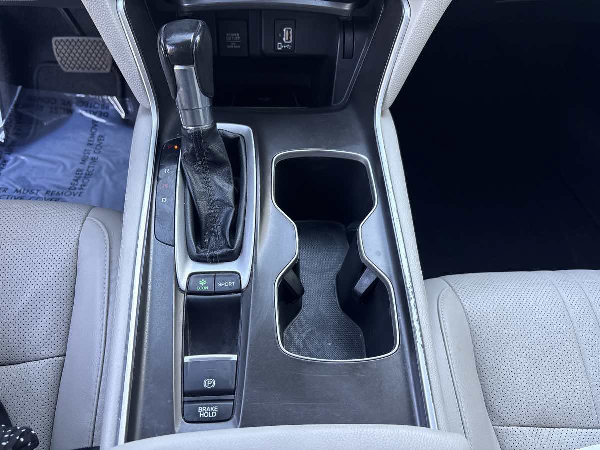 Used 2018 Honda Accord Touring image 24