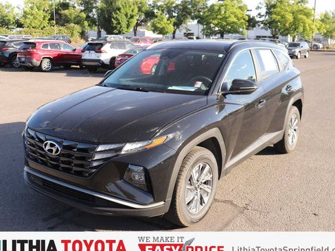 Certified 2021 Toyota RAV4 XLE w/ XLE Grade Weather Package AWD/4WD image 1