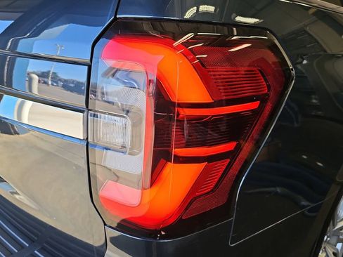Used 2022 Ford Expedition Limited AWD/4WD image 35