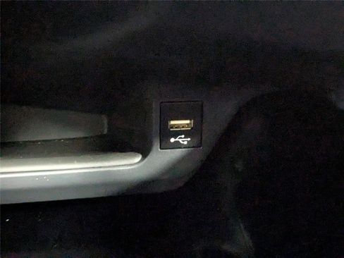 Certified 2022 Toyota C-HR Limited image 21