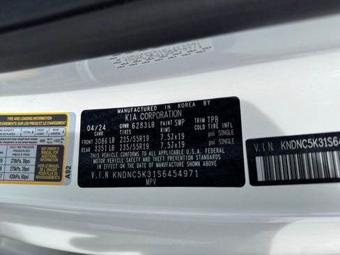 Used 2025 Kia Carnival EX FWD image 39