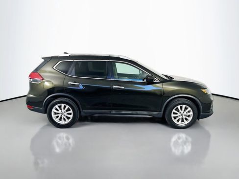 Used 2017 Nissan Rogue SV w/ Sun & Sound Touring Package image 8