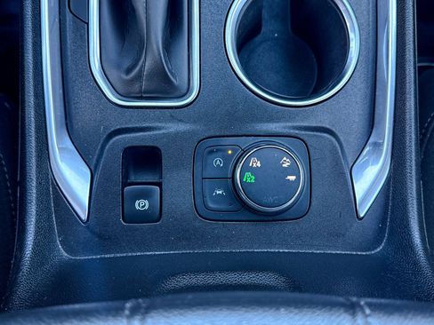 Used 2023 Chevrolet Traverse LT image 39