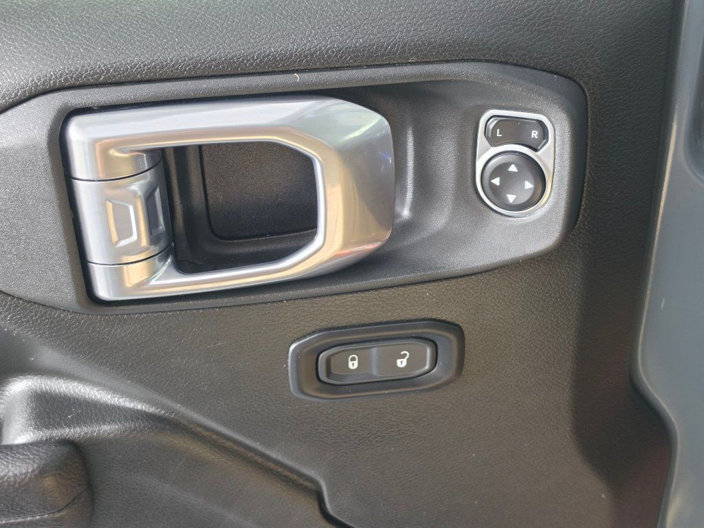 Used 2024 Jeep Wrangler Unlimited AWD/4WD image 28