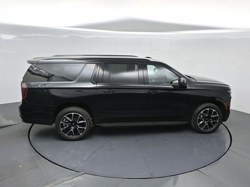 Used 2025 Chevrolet Suburban RST image 33