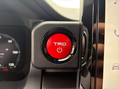 Certified 2026 Toyota 4Runner TRD Off-Road Premium AWD/4WD image 20